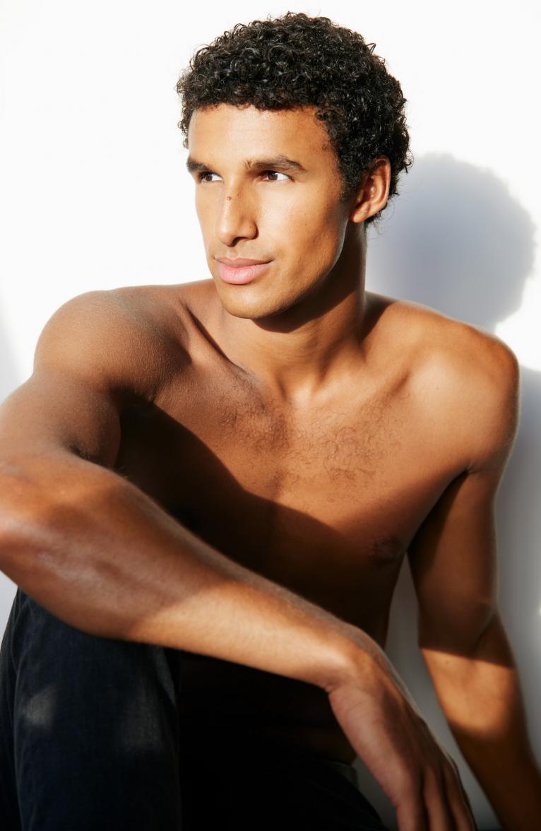 model-Yonis.-3957